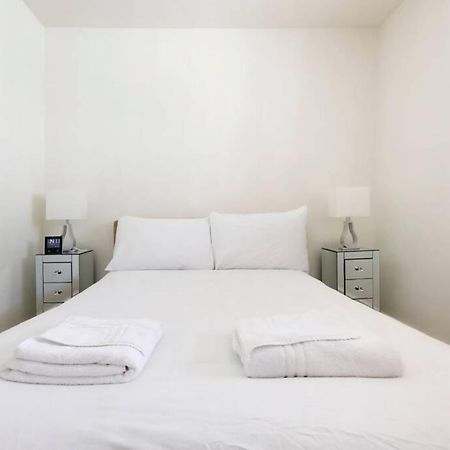 BEAUTIFUL 2 bedroom MEWS HOUSE WITH PARKING BY THE BEACH Hove Buitenkant foto