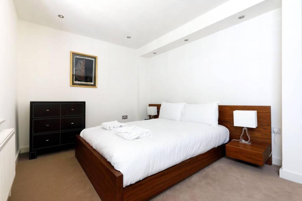 BEAUTIFUL 2 bedroom MEWS HOUSE WITH PARKING BY THE BEACH Hove Buitenkant foto