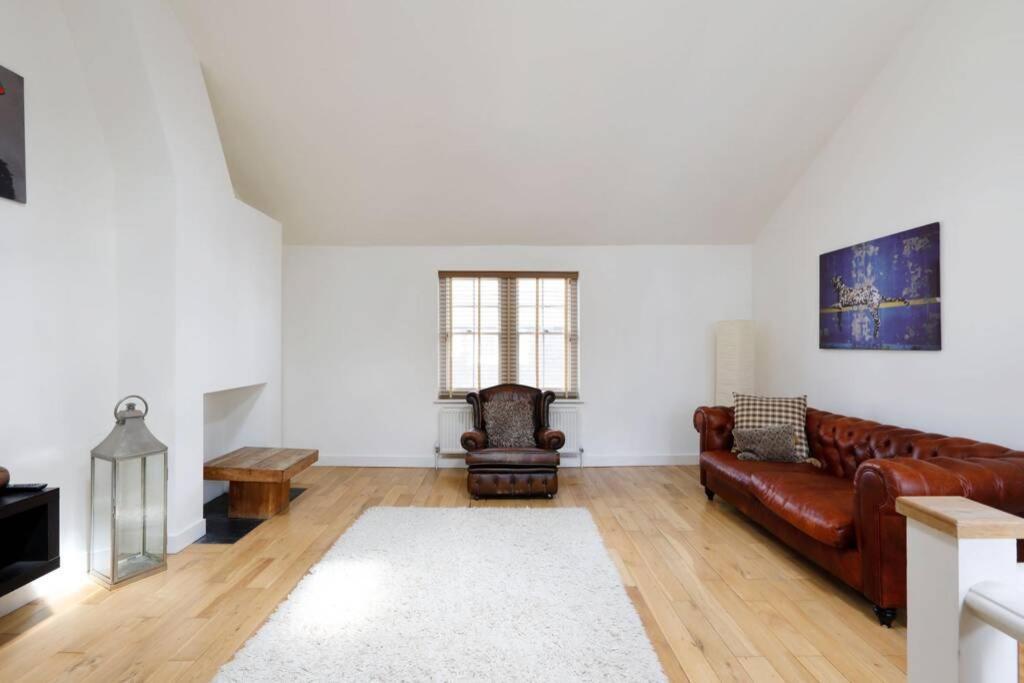 BEAUTIFUL 2 bedroom MEWS HOUSE WITH PARKING BY THE BEACH Hove Buitenkant foto